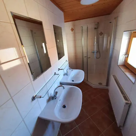 Zillertaler Sennhuette * هارت إم زيلرتال